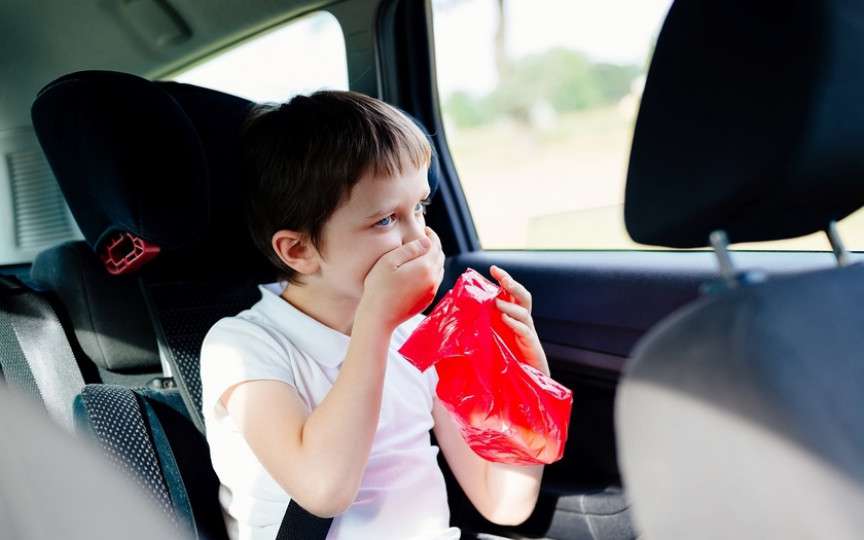 Copilul are rău de mașină? Iată 8 sfaturi pentru a preveni acest lucru
