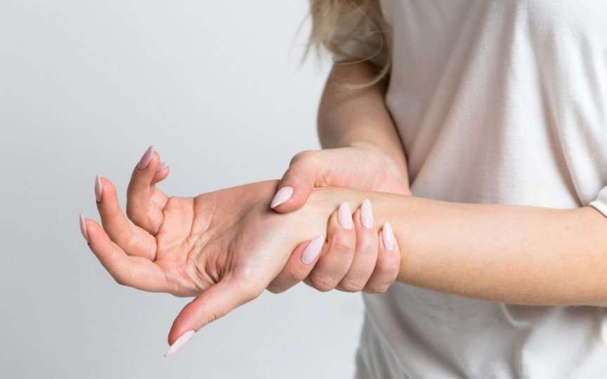 De ce-ţi amorţesc mâinile? Medicul răspunde