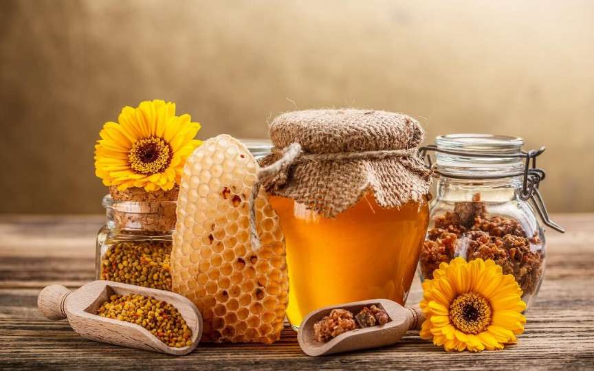 Ce beneficii îți aduce o lingură de miere, zilnic?