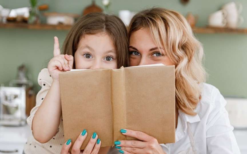 5 trucuri de parenting care promit să ne facă viața mai ușoară