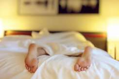 Legătura dintre somn şi greutate: cât trebuie să dormi ca să slăbeşti