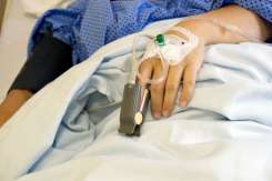 Studiu: Femeile rămân cu sechele mai mari după infectarea cu Covid-19
