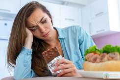 Ți-e foame mereu? De vină pot fi boli, medicamente sau greșeli de alimentație