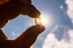Cum îți dai seama că ai lipsă de vitamina D. Simtomele care îți arată că trebuie să mergi la medic