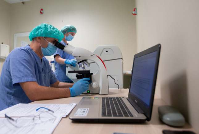 Biopsia intraoperatorie – factor de decizie în timpul intervențiilor oncologice