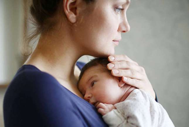 Psihoterapeut: Depresia postnatală este favorizată de cezariana făcută în situațiile de urgență