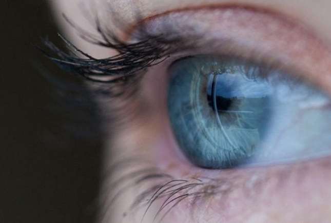 Care sunt semnele melanomului ocular și cum se tratează