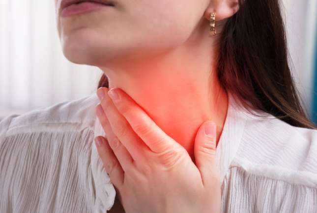 Corzi vocale inflamate – cauze, simptome și soluții