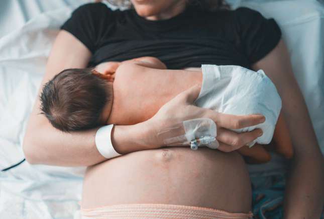 Ghidul complet pentru îngrijirea postpartum: ce trebuie să știi despre perioada de lăuzie
