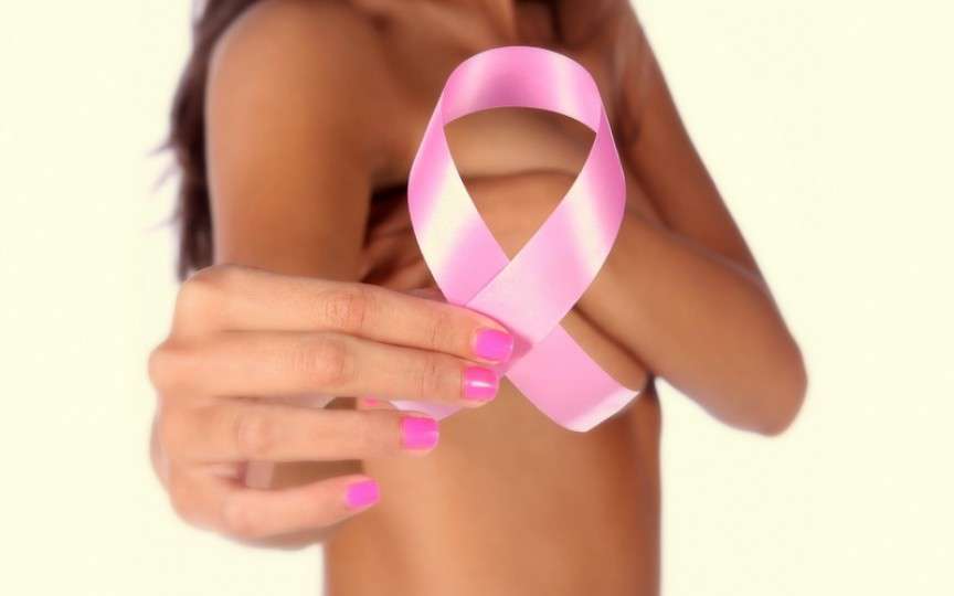 Sunt produsele cosmetice vinovate de apariţia cancerului mamar?