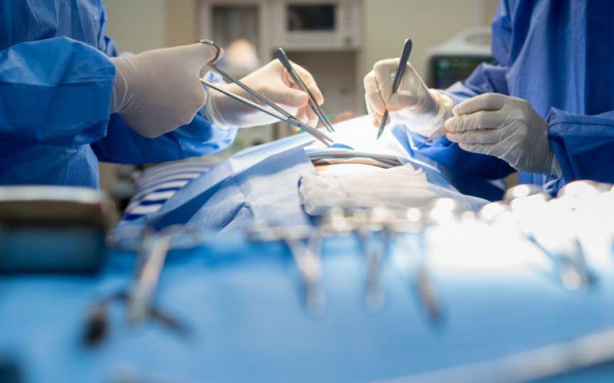 Tumoră uriașă, de 40 kg, extirpată de medici de la o femeie de 40 de ani
