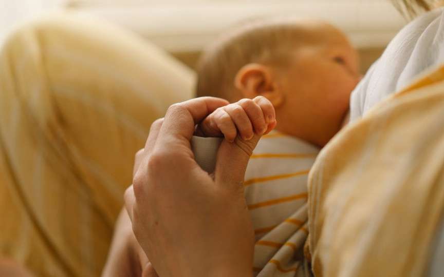 6 tipsuri de alăptare pe care fiecare proaspătă mămică ar trebui să le știe