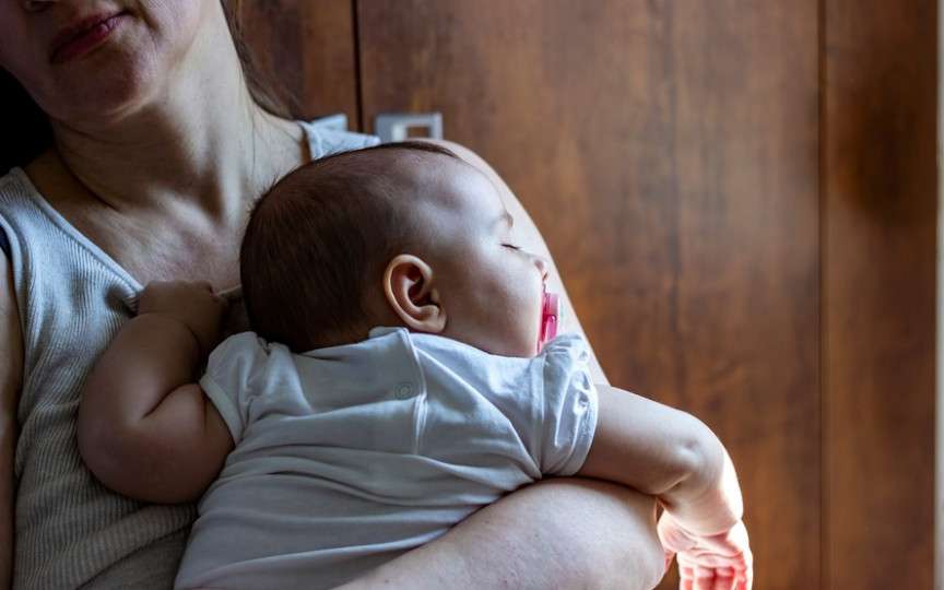 Lipsa somnului, în perioada postpartum. Cum afectează privarea de somn corpul și creierul