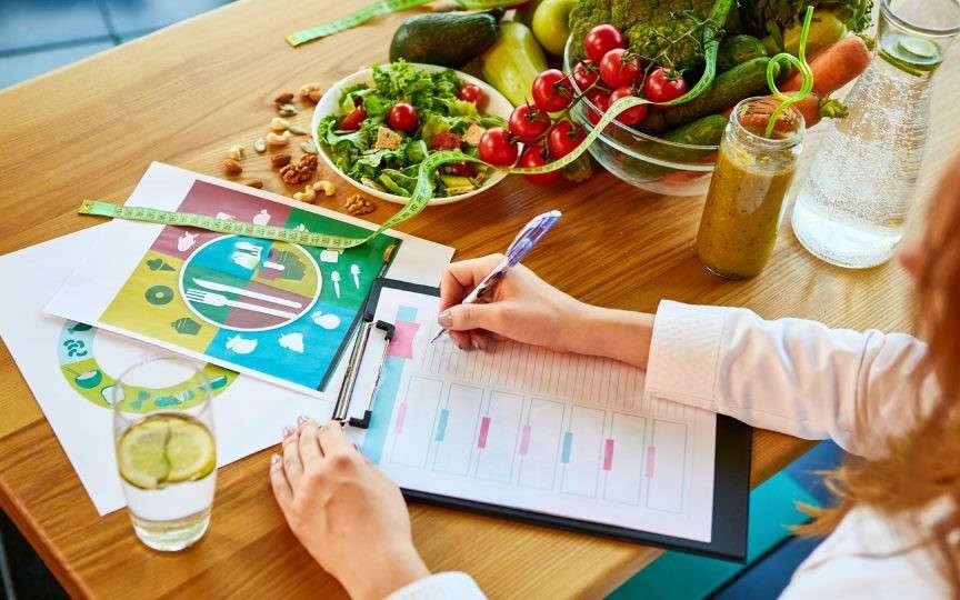 Dieta populară printre vedete care ne poate fi fatală! Poate crește riscul de deces din cauza bolilor cardiovasculare