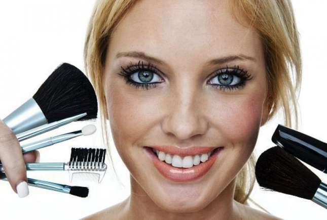 7 greșeli de machiaj care te fac să pari mai în vârstă