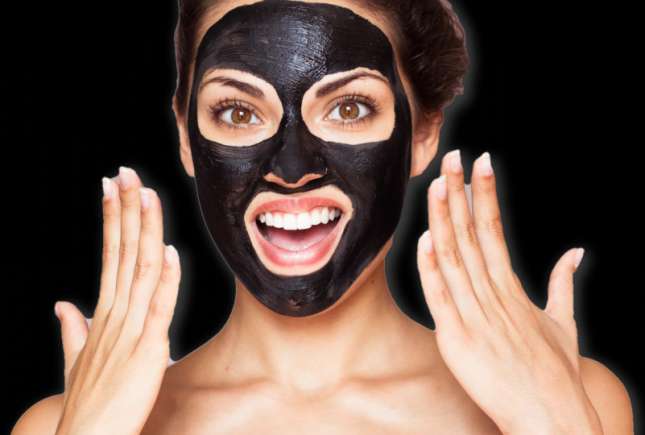 Află cum faci acasă renumita mască de îndepărtare a punctelor negre (Black mask)
