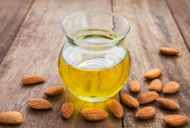 6 uleiuri naturale benefice pentru piele, păr, unghii și dinți