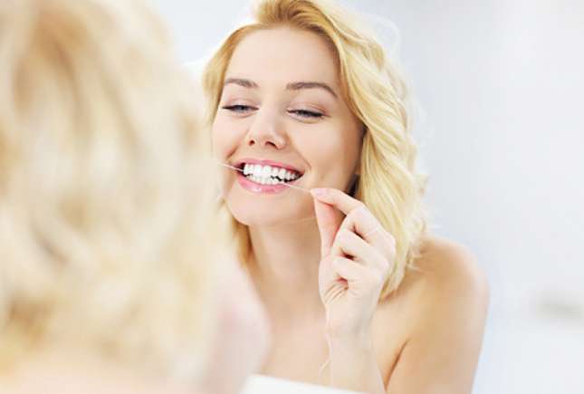 3 lucruri pe care un dentist le face zilnic pentru a avea dinţi albi și sănătoși