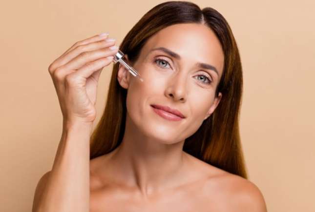 3 produse pe care dermatologii nu le-ar folosi pe propria piele