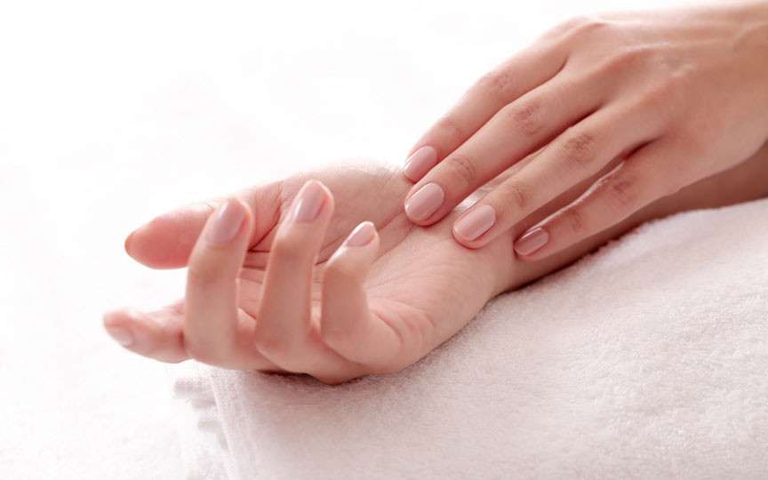 Mască de mâini făcută în casă: scapă de pete pigmentare și piele ridată în doar 15 zile