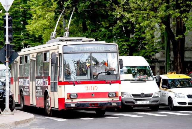 Lecții de limbă engleză în microbuzele de rută din Chișinău