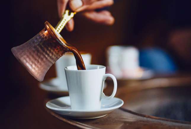 Să bei sau să nu bei: Beneficiile și riscurile cafelei