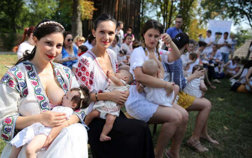 Alăptarea în public - un drept al copilului. Nu te lăsa intimidată!