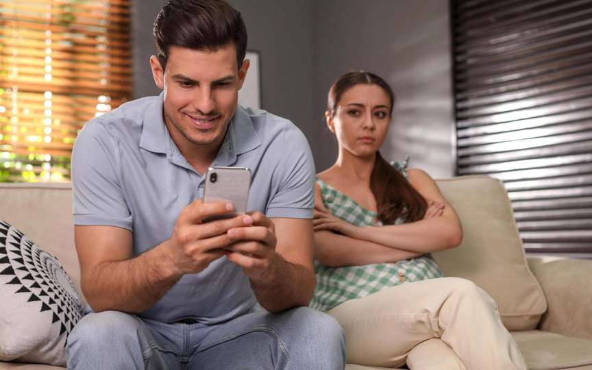 Semne digitale ale infidelității: Ce îți poate arăta telefonul partenerului despre o posibilă trădare