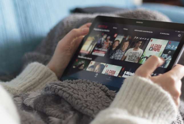 Filmul genial de pe Netflix. Este plin de suspans, e pe locul trei la nivel global și se bucură de un succes răsunător