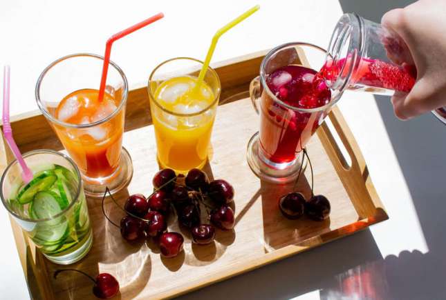 4 băuturi detox delicioase care te ajută să slăbești natural și sănătos