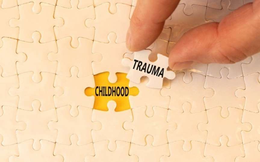 Efectele traumelor din copilărie asupra vieții de adult. Cum să renunți la bagajul emoțional care te blochează