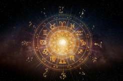 Cele 2 zodii binecuvântate de Univers în anul 2025. Scapă de tot ce e negativ în viața lor și o iau de la 0 pe calea succesului