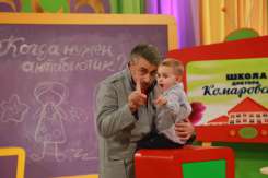 Evgheni  Komarovskiy vorbește despre spălăturile nazale cu săpun aplicate copilului