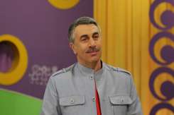 Pediatrul Komarovskii spune ce înseamnă când copilul scrâșnește din dinți în somn
