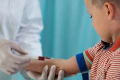 Cum pregătim corect copilul pentru recoltarea analizelor medicale