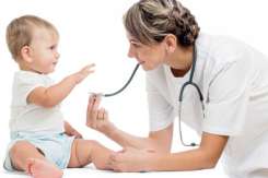 3 medici pediatri, care sunt și mămici, dezvăluie ce fac când copilul lor este răcit