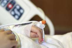 (VIDEO) Un copil de 9 ani a ajuns la spital în comă, mâncat de viermi și muște