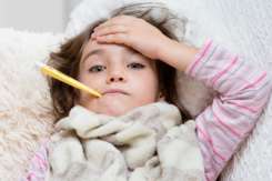 Cum se măsoară corect temperatura la bebeluși și copii