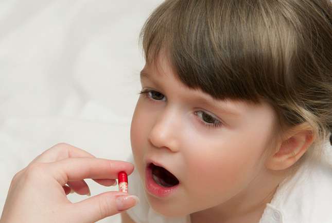 Jumătate dintre părinți tratează durerea și febra copiilor cu medicamente nepotrivite vârstei lor (studiu)
