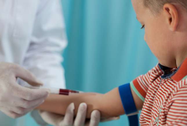 Cum pregătim corect copilul pentru recoltarea analizelor medicale