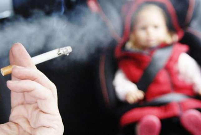 Copiii „fumează” între 60 și 150 de țigări pe an dacă locuiesc într-o casă cu fumători