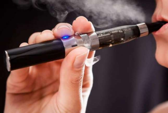 Vaporii țigărilor electronice – foarte toxici pentru copii