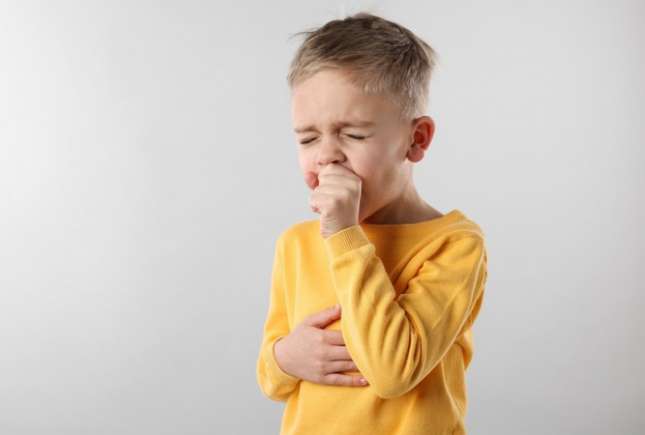 Simptomele tusei convulsive la copii: Când ar trebui să te îngrijorezi?