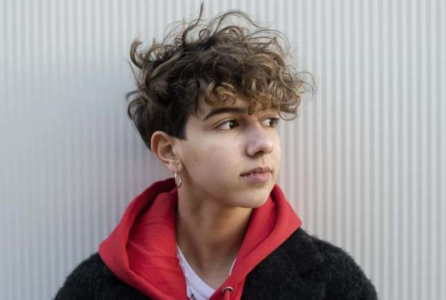 Căderea părului la adolescenți: Cauze frecvente și soluții recomandate de un expert