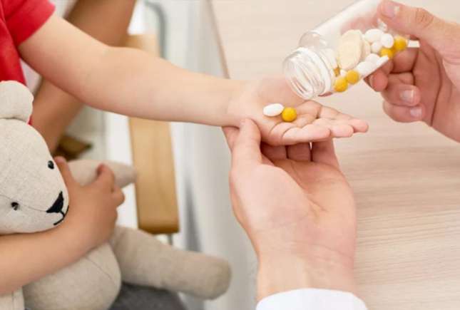 Antibioticele la copii pot duce la o boală cronică mai târziu în viață, avertizează medicii