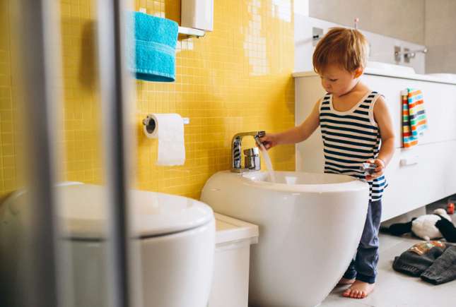Până la ce vârstă este normală urinarea în somn la copii?