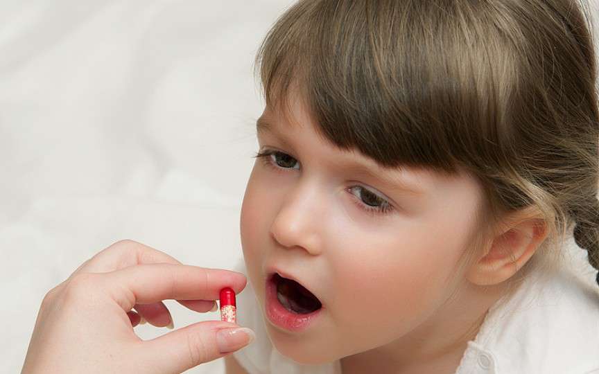 Jumătate dintre părinți tratează durerea și febra copiilor cu medicamente nepotrivite vârstei lor (studiu)