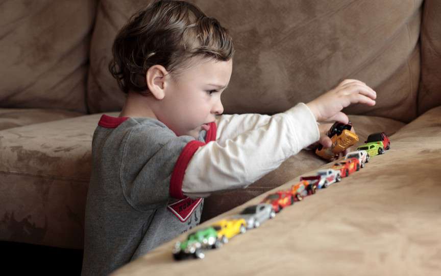 Cele mai evidente semne la un copil de 18 luni că ar putea avea autism