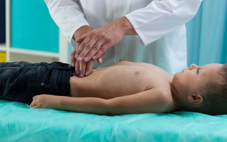 Peritonita la copii - simptomele care trebuie observate de părinți