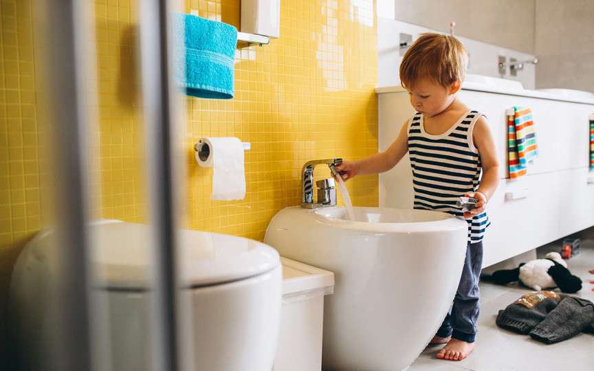 Până la ce vârstă este normală urinarea în somn la copii?